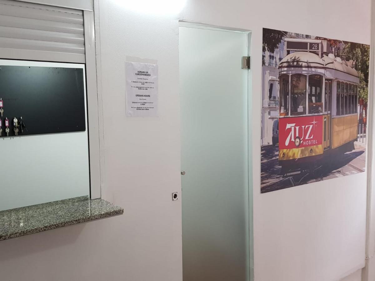 7 Luz Hostel Lisbon Bagian luar foto