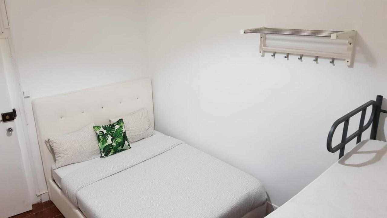7 Luz Hostel Lisbon Bagian luar foto