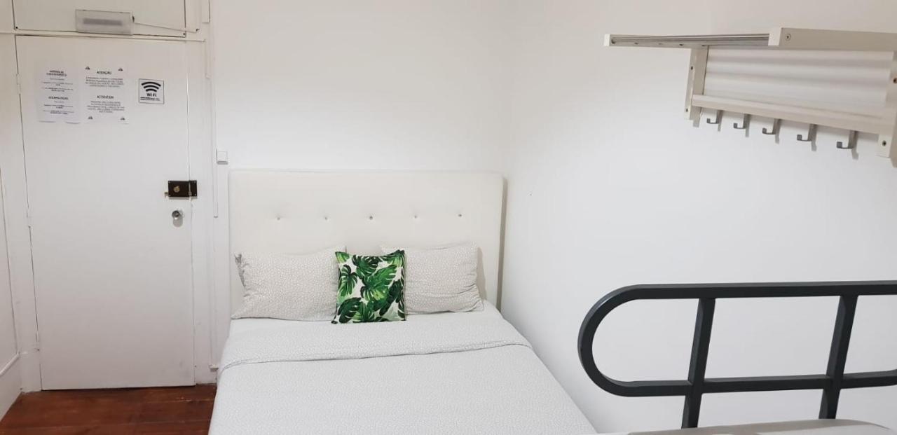 7 Luz Hostel Lisbon Bagian luar foto