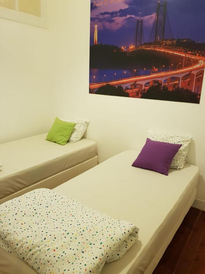 7 Luz Hostel Lisbon Bagian luar foto